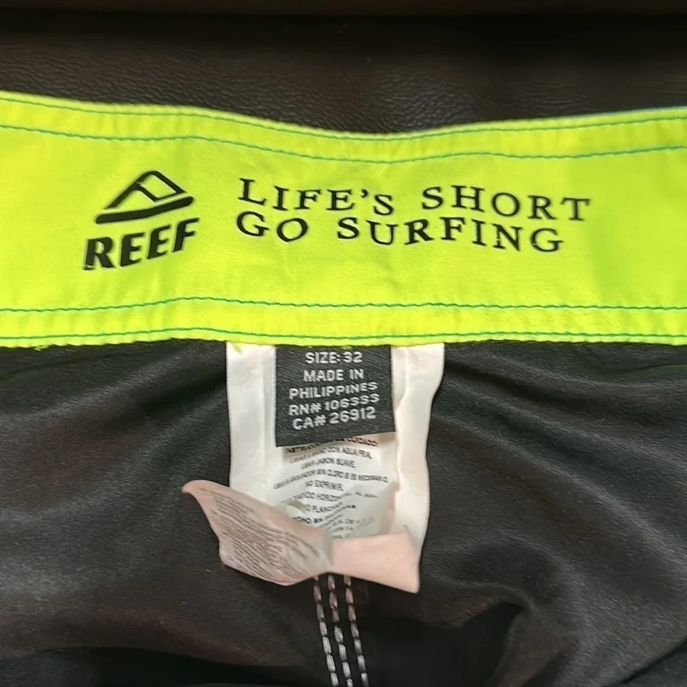 Mens reef boardshorts sz 32